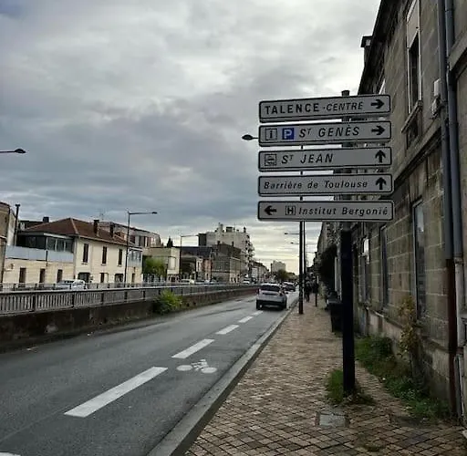 Cosy Moderne Chaleureux Equipe Proche Tram